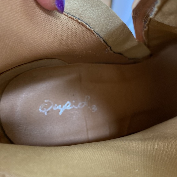 Tan Faux Suede Booties, maybe sz 61/2 to 7, 4 in acrylic heel, some flaws. - Picture 7 of 10